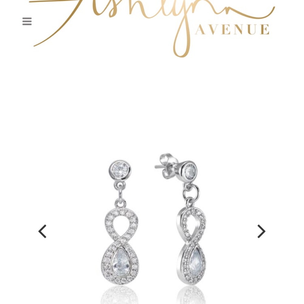 Ashlynn Avenue 💎 18k white gold earrings
